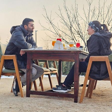 The Walnut Creek Pahalgam Hotel ภายนอก รูปภาพ