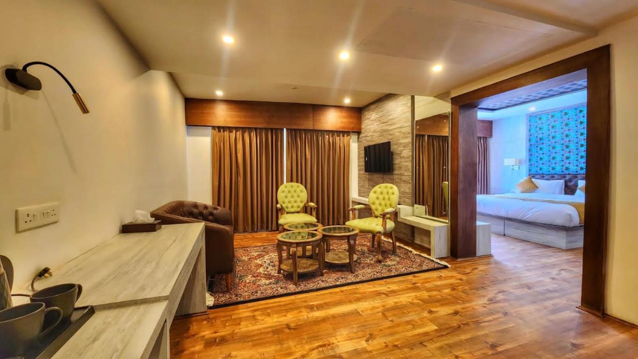 The Walnut Creek Pahalgam Hotel ภายนอก รูปภาพ