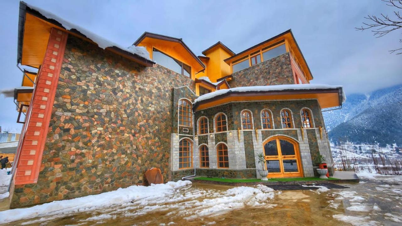 The Walnut Creek Pahalgam Hotel ภายนอก รูปภาพ