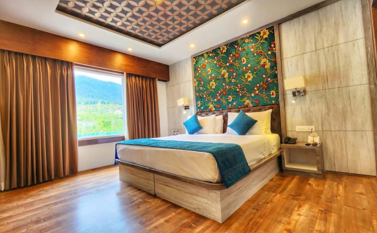 The Walnut Creek Pahalgam Hotel ภายนอก รูปภาพ