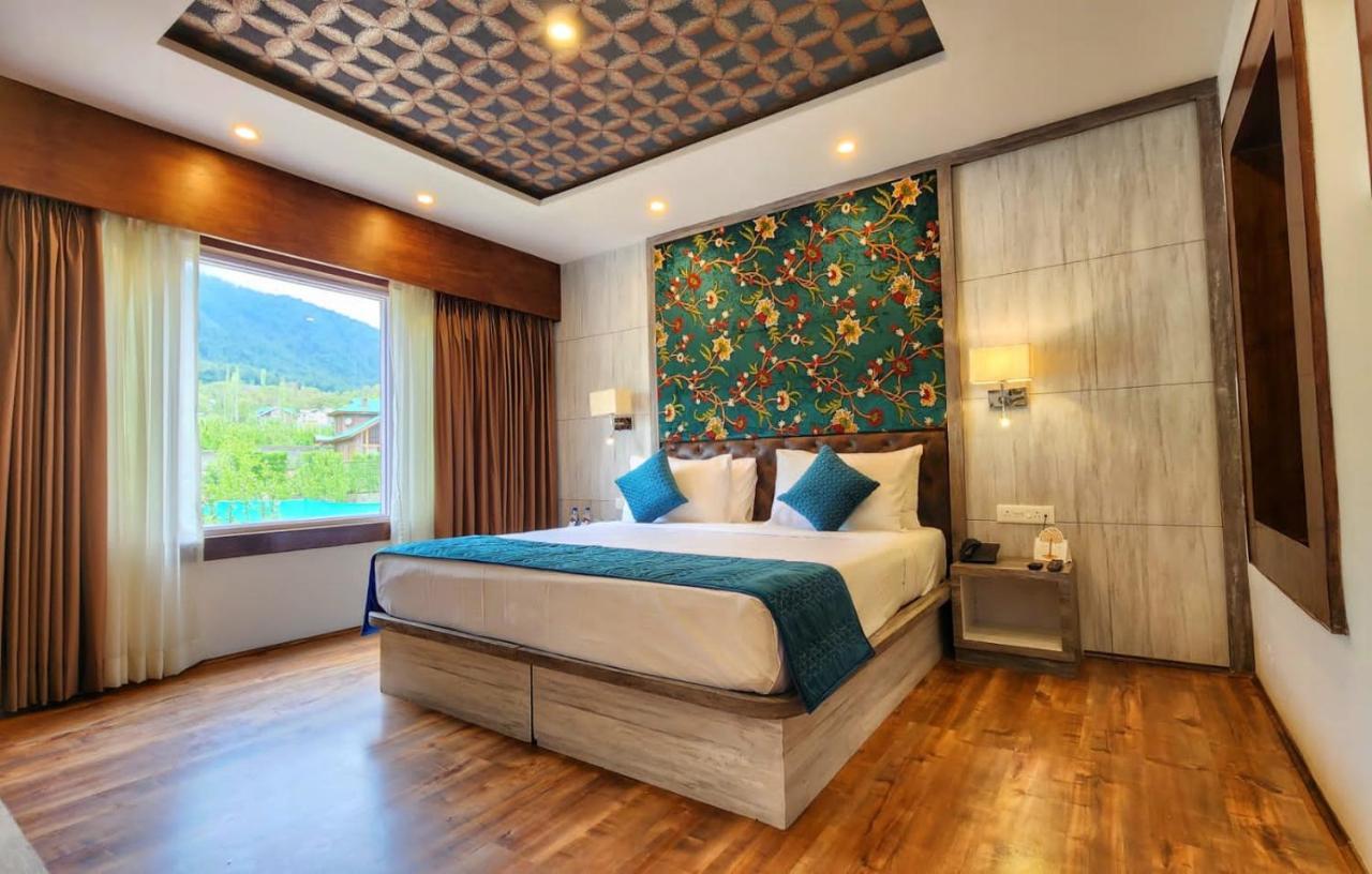 The Walnut Creek Pahalgam Hotel ภายนอก รูปภาพ