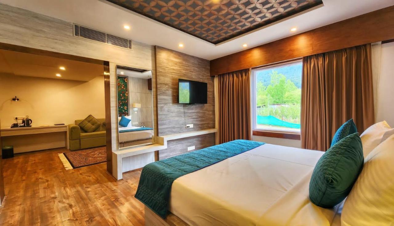 The Walnut Creek Pahalgam Hotel ภายนอก รูปภาพ