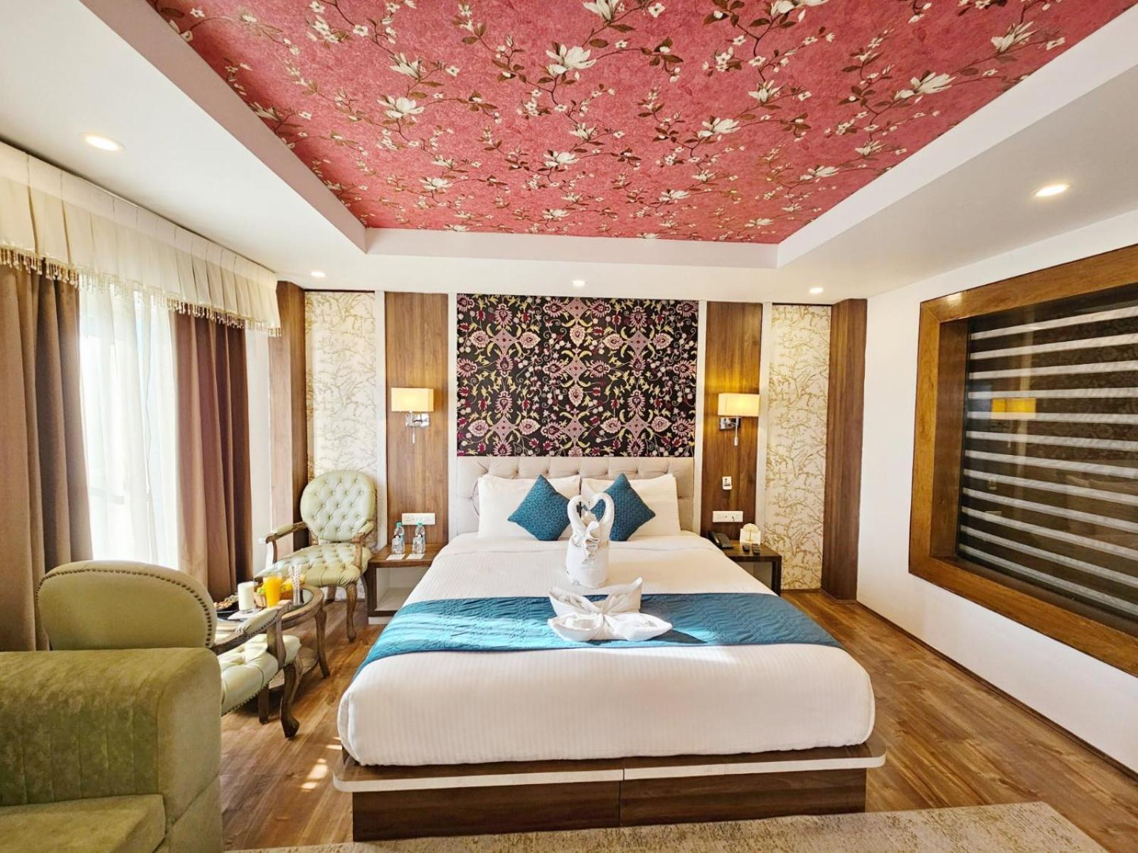 The Walnut Creek Pahalgam Hotel ภายนอก รูปภาพ