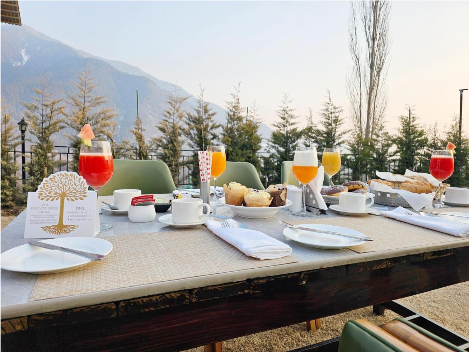 The Walnut Creek Pahalgam Hotel ภายนอก รูปภาพ