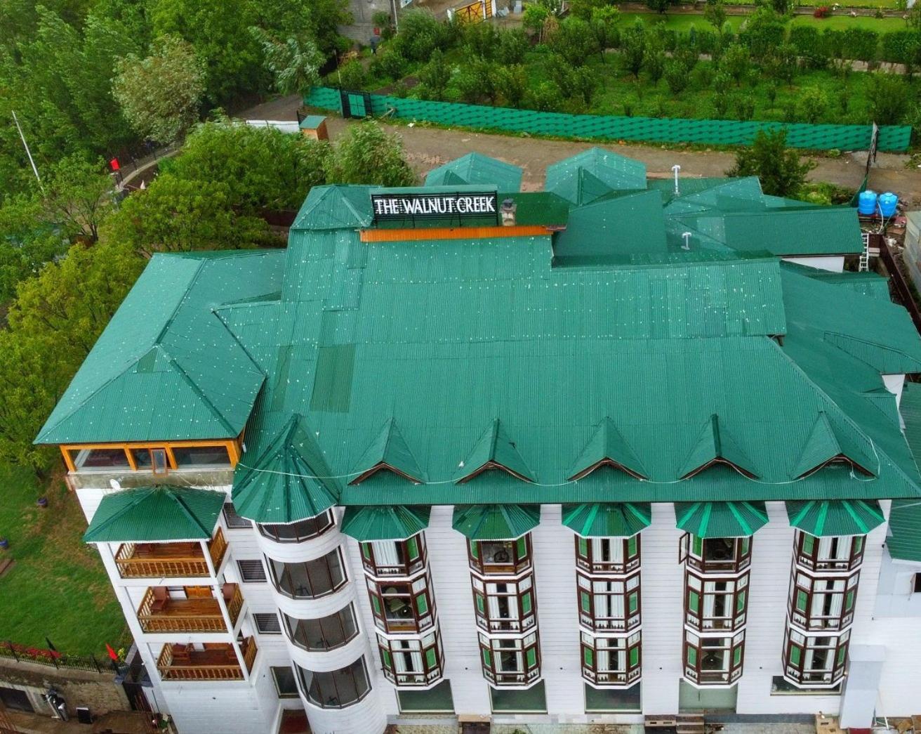 The Walnut Creek Pahalgam Hotel ภายนอก รูปภาพ