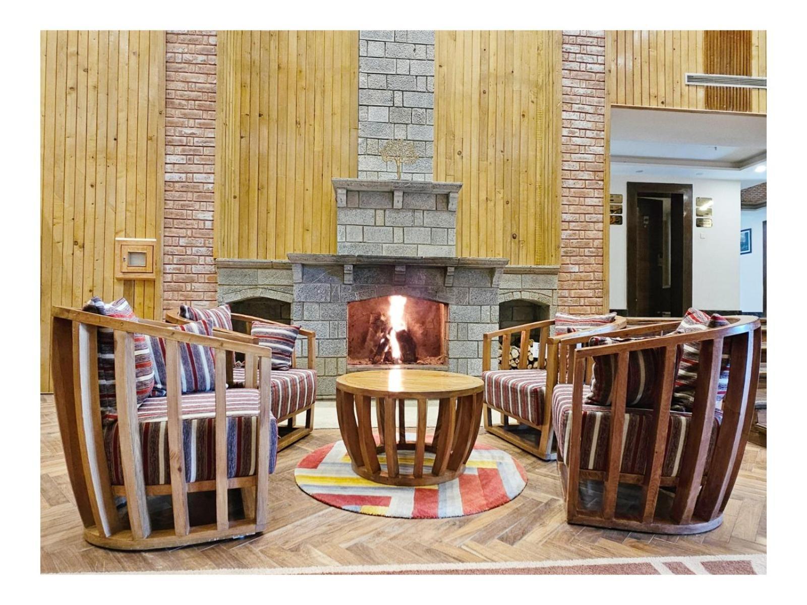 The Walnut Creek Pahalgam Hotel ภายนอก รูปภาพ