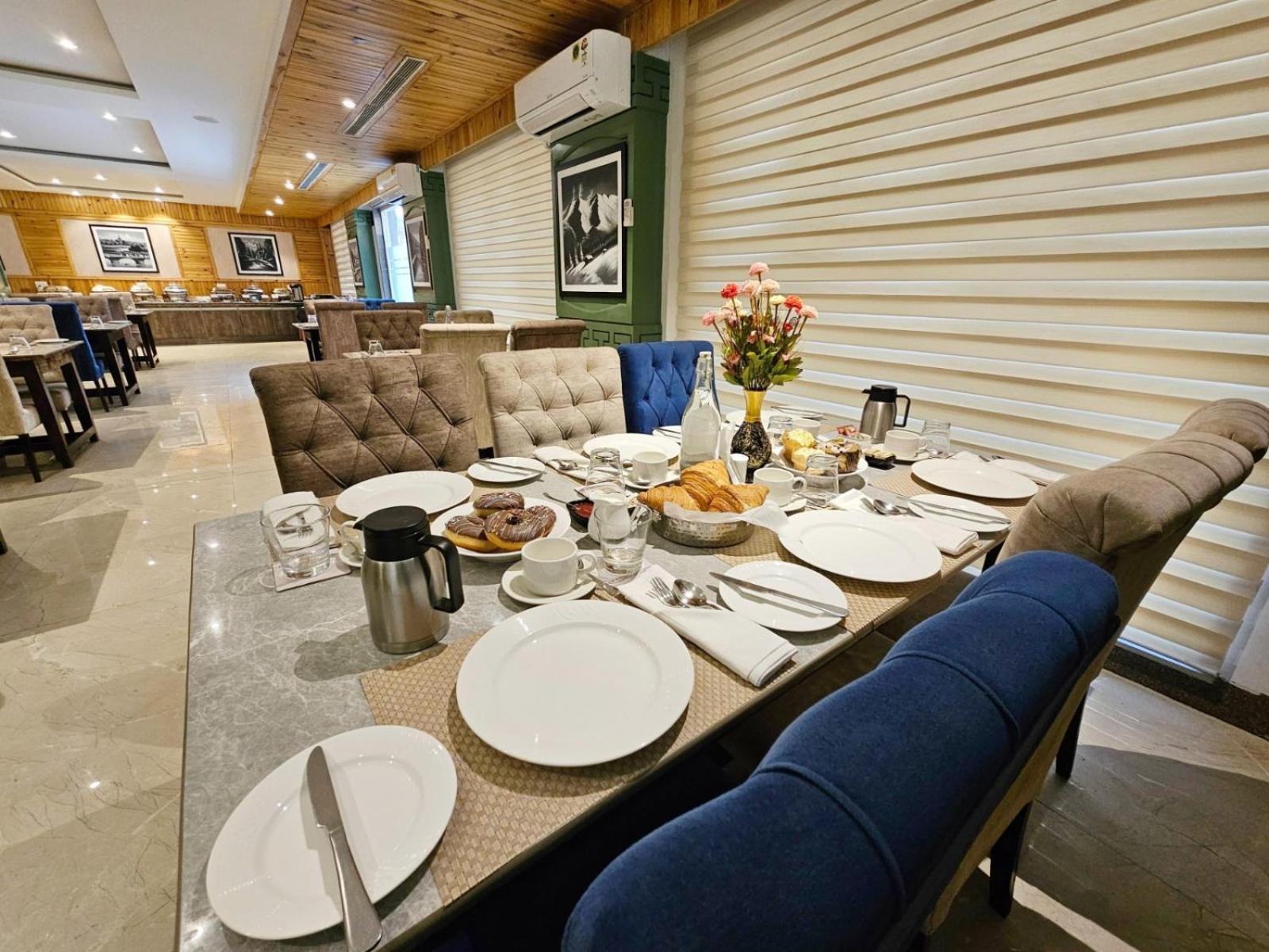 The Walnut Creek Pahalgam Hotel ภายนอก รูปภาพ